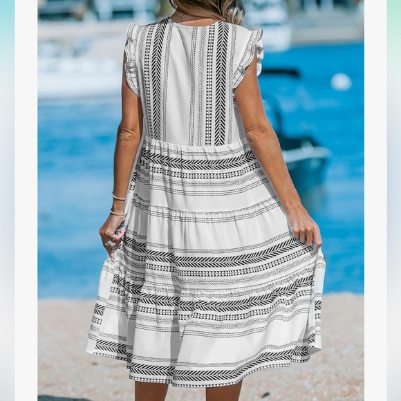 CUPSHE Midi Dress V Neck Flutter Sleeve Striped Ruffled
Long Summer Formal Dress - Picture 2 of 9